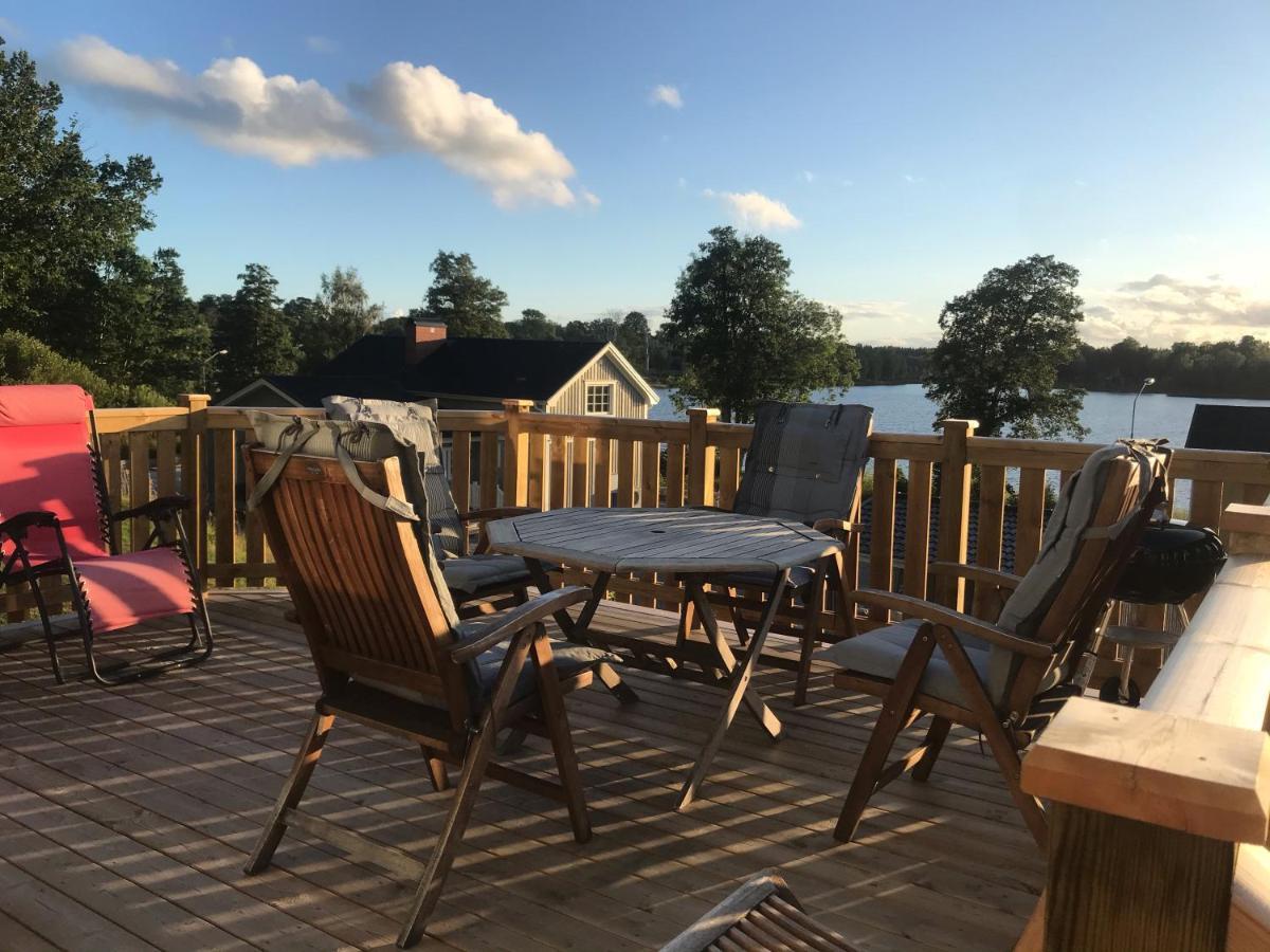 Vaelutrustad Stuga Med Vacker Sjoeutsikt Urshult 외부 사진